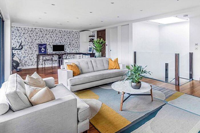 3 Bedroom Flat For Sale In Shore Road, Homerton, E9