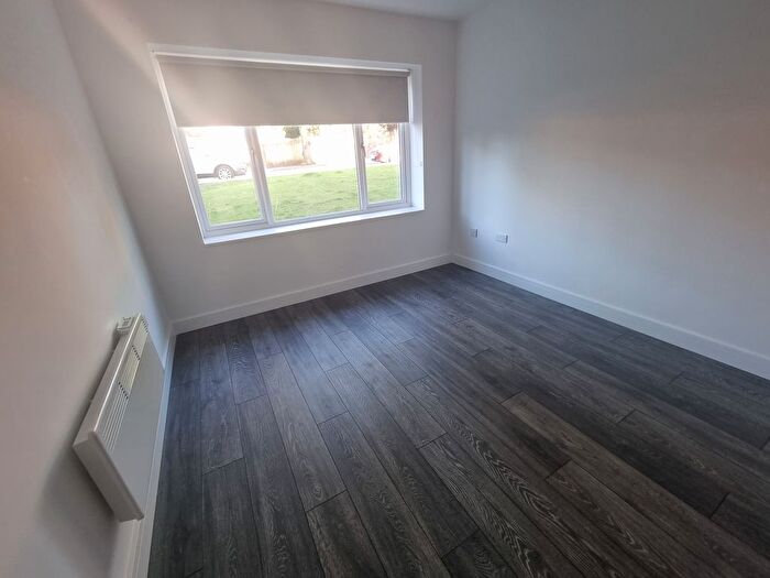 2 Bedroom Flat To Rent In Woodside Avenue, London, N12