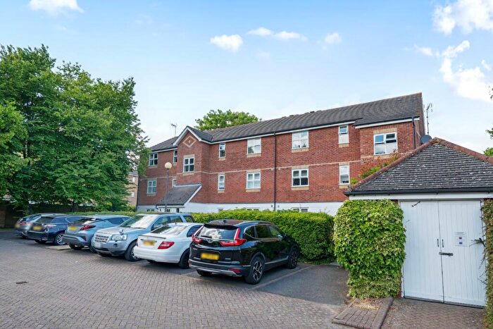 2 Bedroom Flat For Sale In Harper Close, Southgate, London, N14