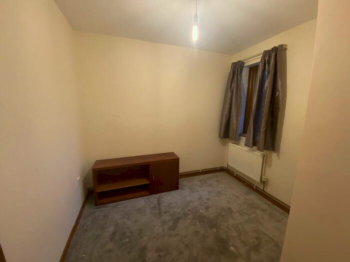 2 Bedroom Flat To Rent In Dover Crescent, MK41