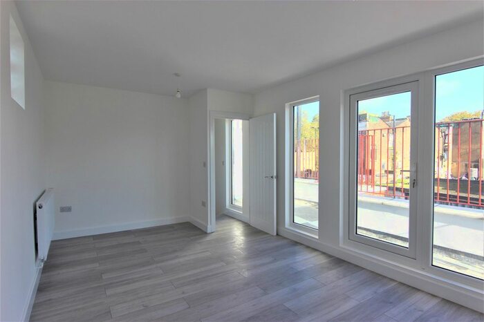 4 Bedroom Maisonette To Rent In Vicarage Parade, West Green Road, London, N15