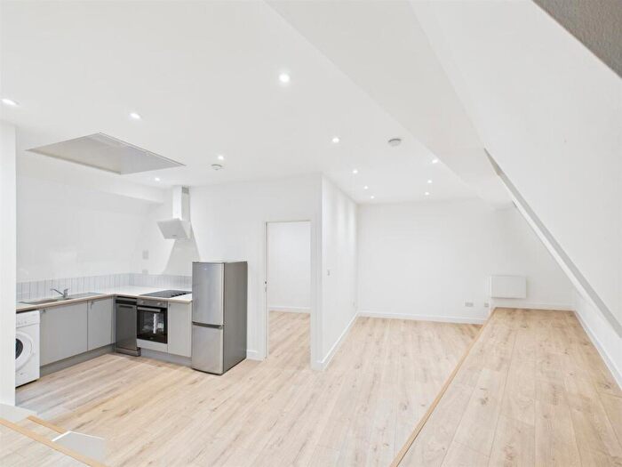 1 Bedroom Apartment To Rent In Wellington Passage, Wanstead, E11