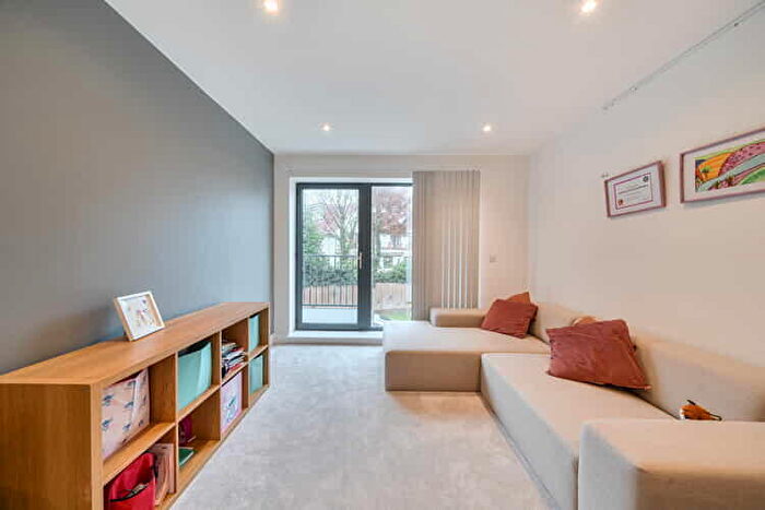 1 Bedroom Flat For Sale In Beagle Close, Barnet, London, NW7