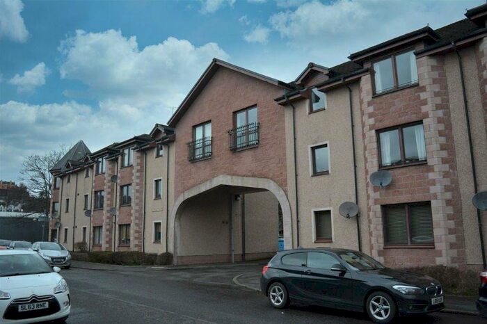 2 Bedroom Ground Flat To Rent In Oliphant Court, Riverside, Stirling, FK8