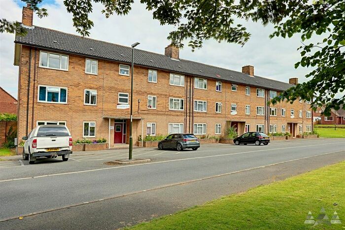 1 Bedroom Flat To Rent In Pevensey Court, Newbold, Chesterfield, Derbyshire, S41