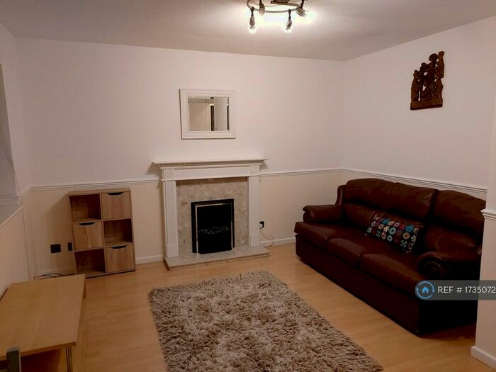 1 Bedroom Flat To Rent In Warlingham House, London, SE16