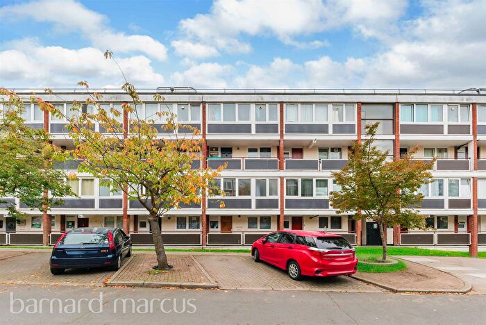 3 Bedroom Flat For Sale In Sherfield Gardens, London, SW15