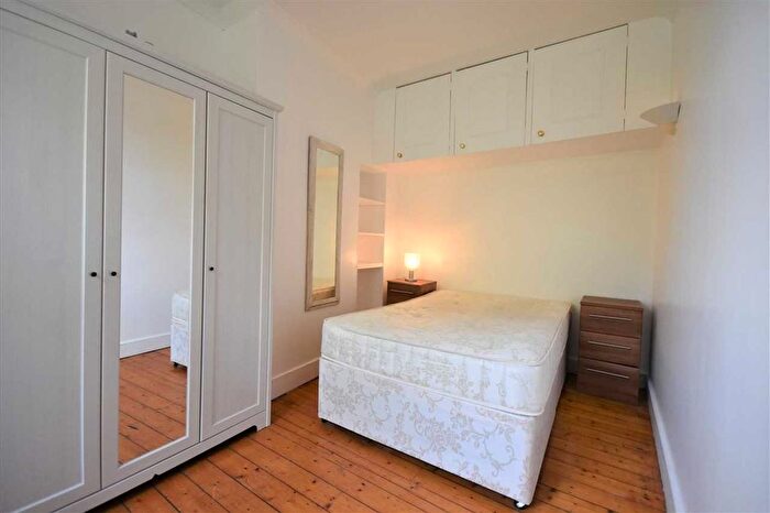1 Bedroom Flat For Sale In Chiswick Road, London, W4