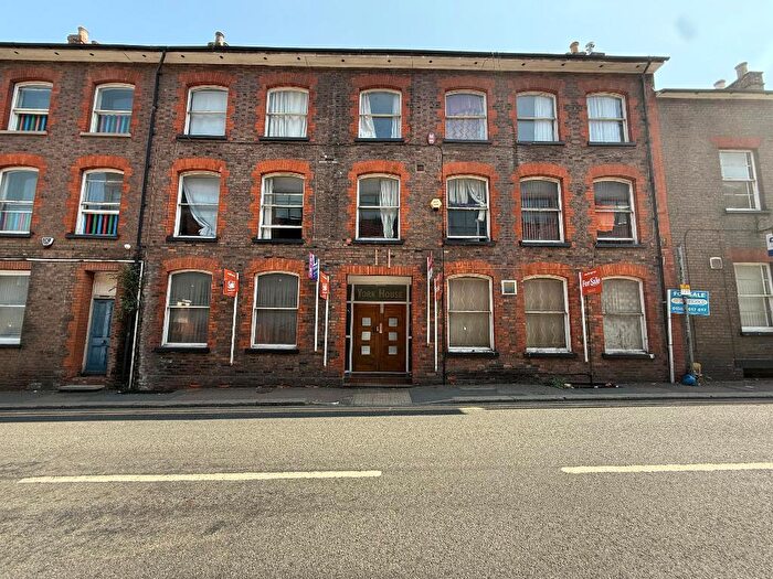 1 Bedroom Flat For Sale In - Park St West, Town Centre, Luton, Bedfordshire, LU1