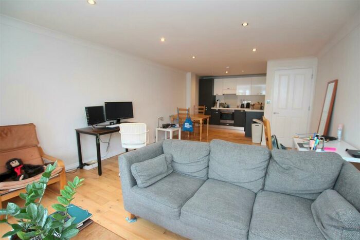 1 Bedroom Apartment To Rent In Hill House, Western Road, Hove, BN3