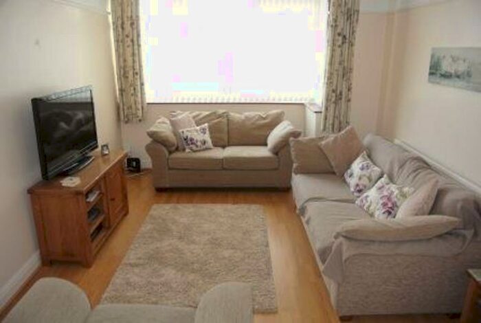 3 Bedroom Semi-Detached House To Rent In Hilary Ave, Bed Semi, L14