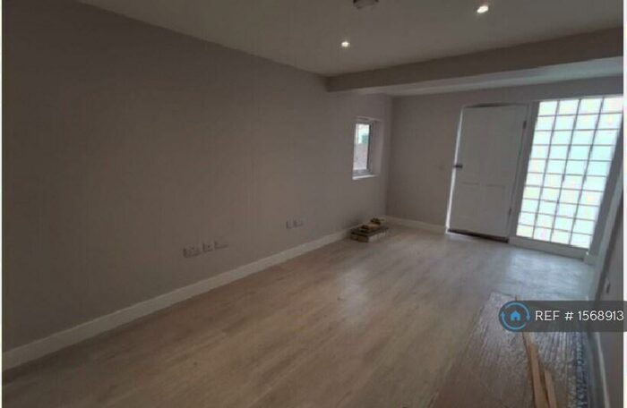 1 Bedroom Flat To Rent In Elizabeth House, Worminghall, Aylesbury, HP18