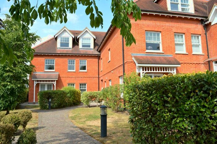 2 Bedroom Flat To Rent In Loxwood, Oatlands Chase, Weybridge, KT13