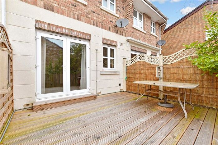 3 Bedroom Town House For Sale In Fife Court, Cowes, Isle Of Wight, PO31