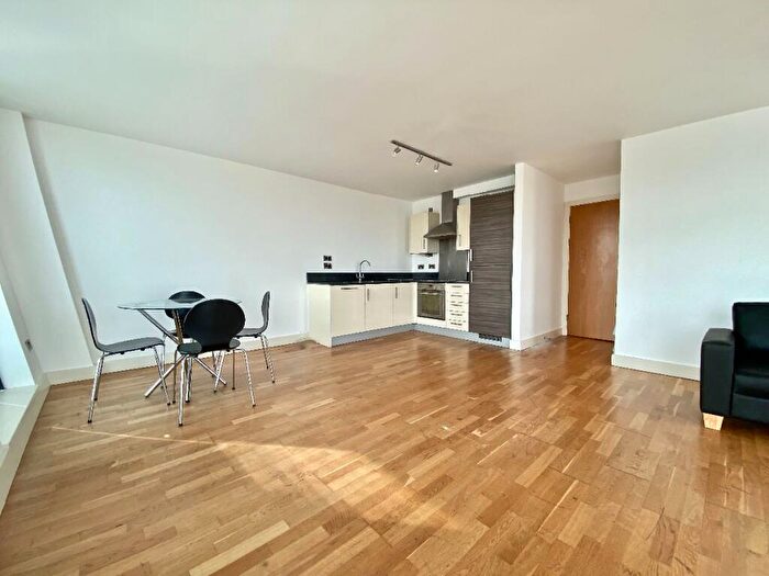 2 Bedroom Apartment To Rent In Wicker Riverside - Penthouse Apartment, Northbank, Wiley Street, Sheffield, S3