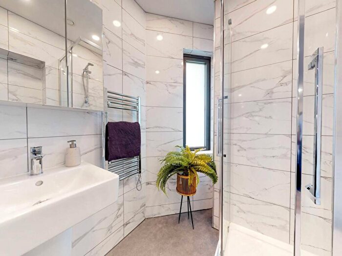 Apartment To Rent In Apt, Apollo Residence #, S1