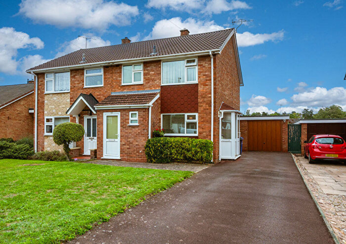 3 Bedroom Semi-Detached House For Sale In Barnett Lane, Wordsley, Stourbridge, DY8