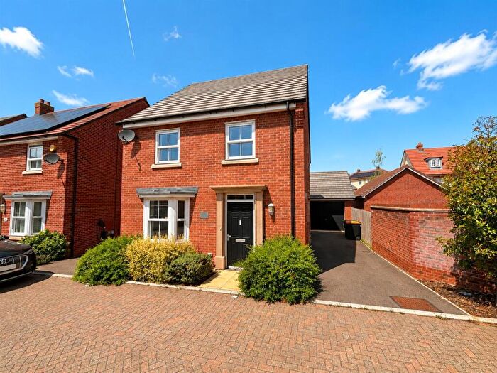 4 Bedroom Detached House For Sale In Banbury Heath, Great Denham, Bedford, MK40
