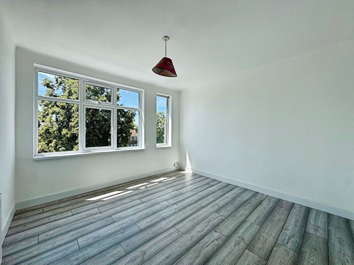 2 Bedroom Flat For Sale In Honeypot Lane, Stanmore, HA7