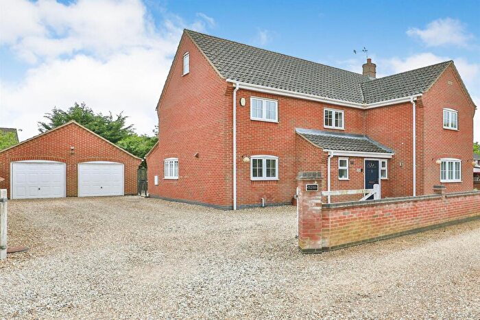 6 Bedroom Detached House For Sale In Chapel Street, Shipdham, Thetford, IP25