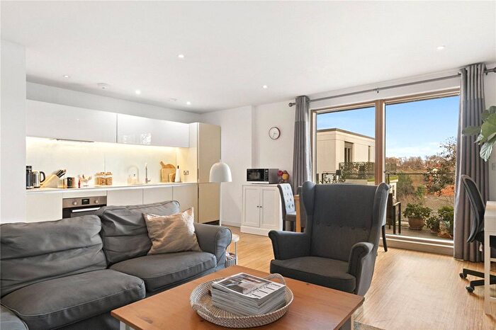 2 Bedroom Flat To Rent In Wingate Square, London, SW4