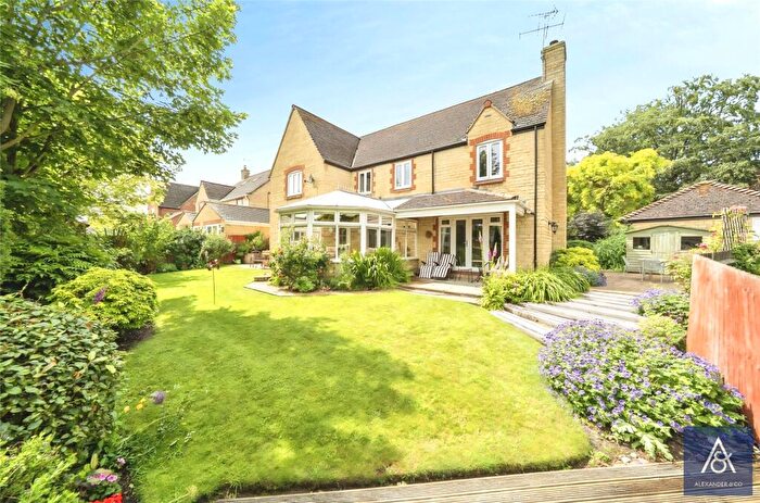 5 Bedroom Detached House For Sale In Spring Close, Brackley, Northamptonshire, NN13