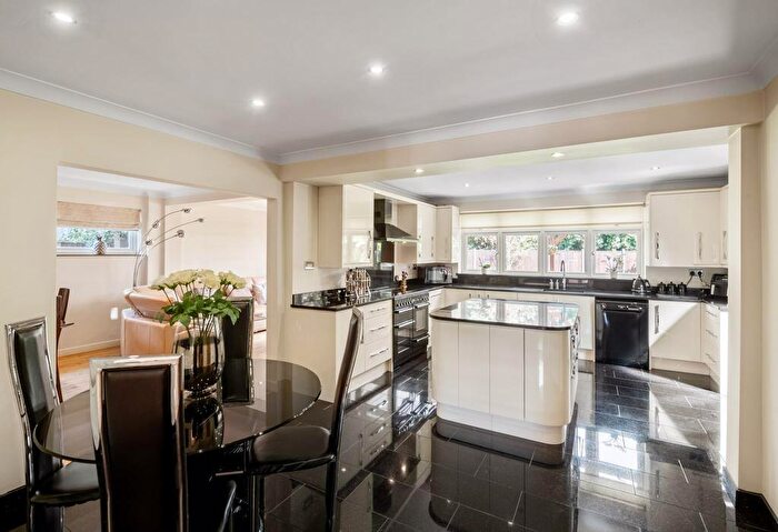 4 Bedroom Detached House For Sale In Athole Gardens, Enfield, Greater London, EN1