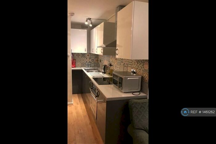 2 Bedroom Flat To Rent In Couzens House, London, E3