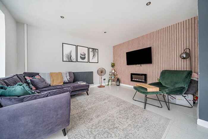 2 Bedroom Semi-Detached Bungalow For Sale In Clive Road, Cliffsend, Ramsgate, CT12