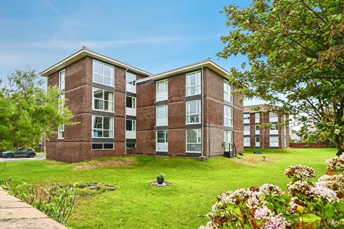2 Bedroom Flat For Sale In Channel Road, Blundellsands, Liverpool, Merseyside, L23