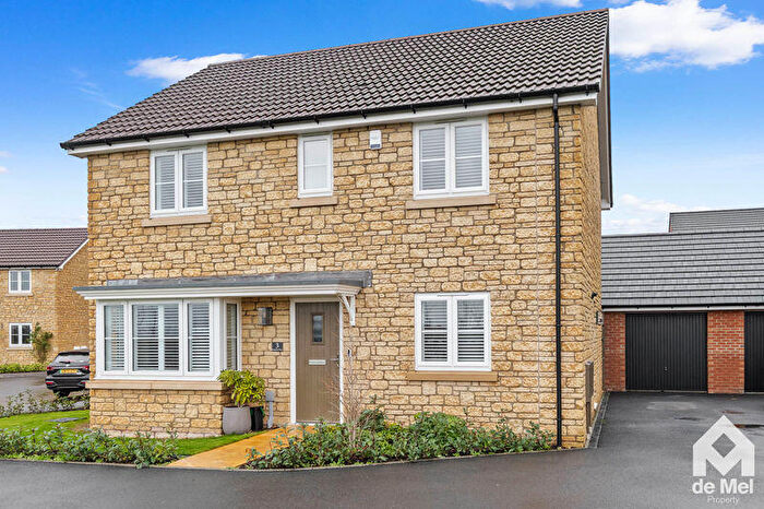 4 Bedroom Detached House For Sale In Primrose Close, Bishops Cleeve, Cheltenham, GL52
