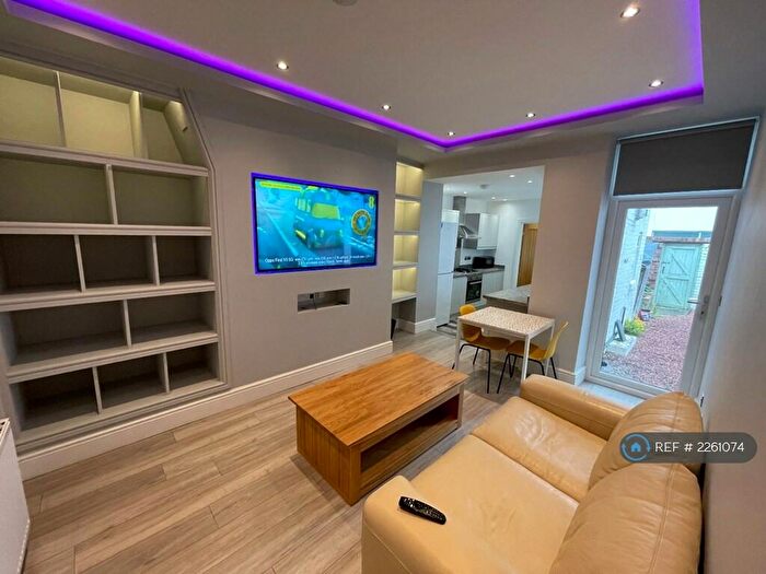 2 Bedroom Flat To Rent In Glenthorn Road, Newcastle Upon Tyne, NE2