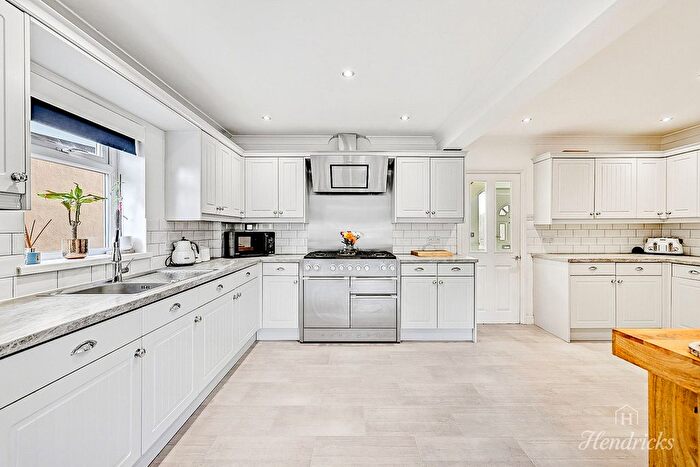 4 Bedroom Detached House For Sale In Marcus Avenue, Southend-On-Sea, SS1