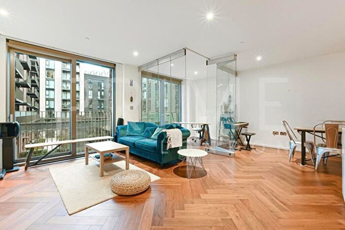 2 Bedroom Flat To Rent In Capital Building, Embassy Gardens, Nine Elms, SW11