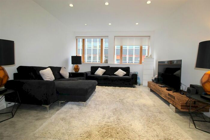 2 Bedroom Flat To Rent In South Parade, Leeds, LS1