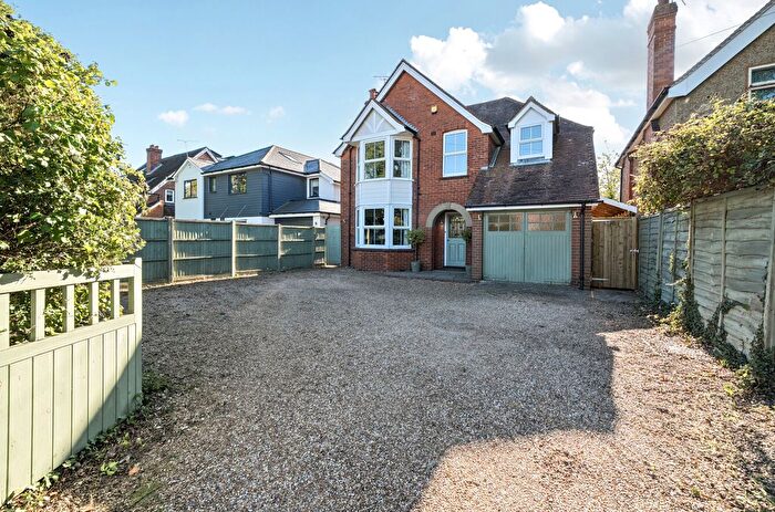 4 Bedroom Detached House For Sale In Matthewsgreen Road, Wokingham, Berkshire, RG41