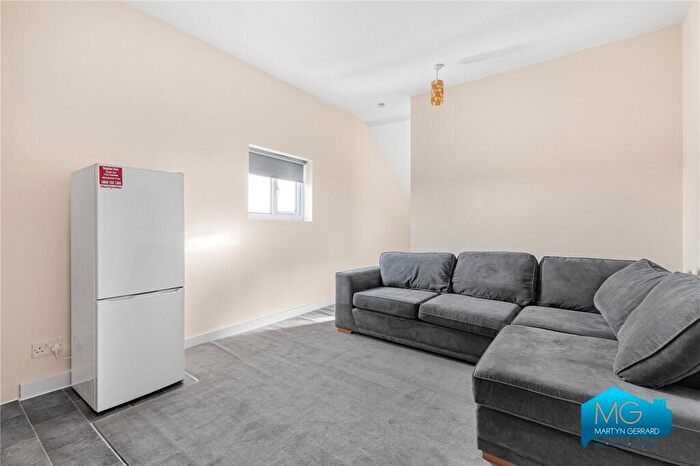 Apartment To Rent In High Street, High Barnet, Hertfordshire, EN5