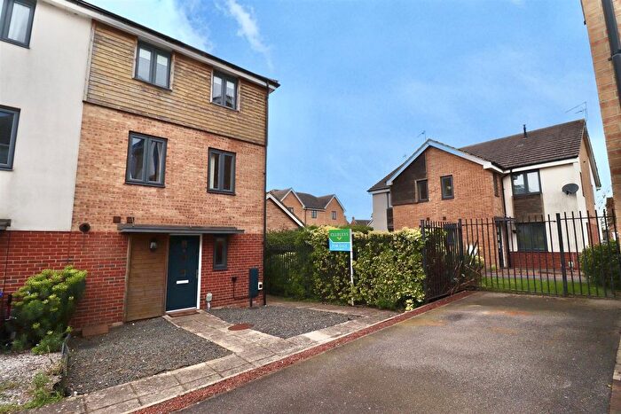 3 Bedroom Property For Sale In Turner Close, Brough, HU15