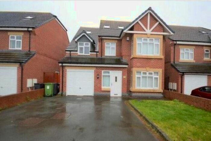 5 Bedroom Property To Rent In Stokes Gardens, Wolverhampton, WV6