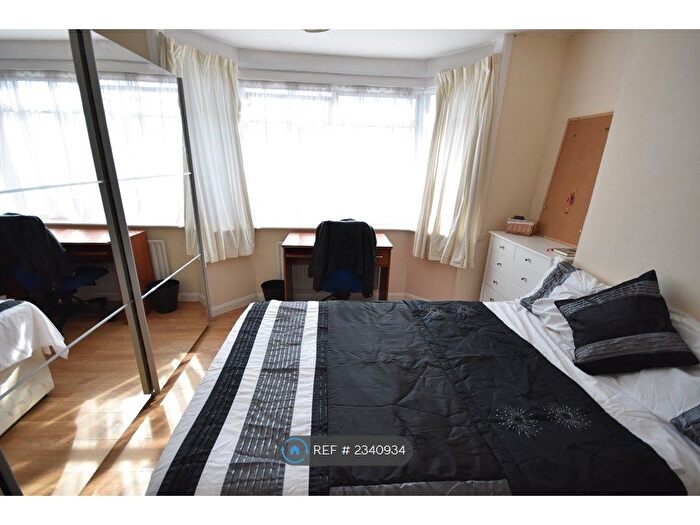 4 Bedroom Semi-Detached House To Rent In Burgess Road, Southampton, SO16