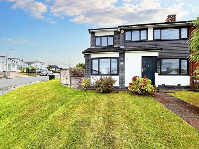4 Bedroom Semi-Detached House For Sale In Oakwell Drive, Bury, BL9