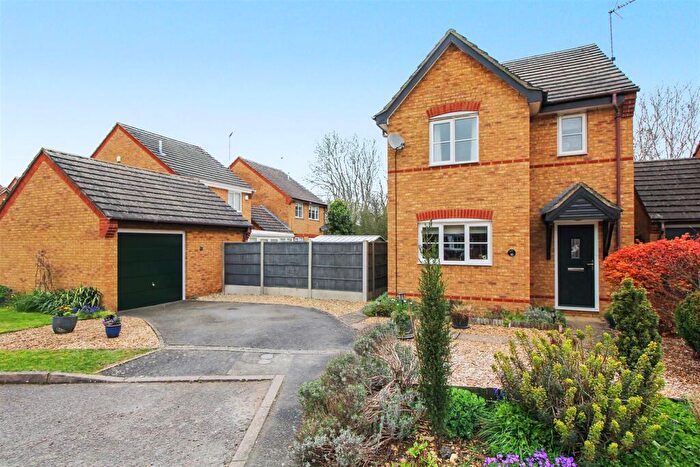 3 Bedroom Detached House For Sale In Warwick Gardens, Thrapston, NN14