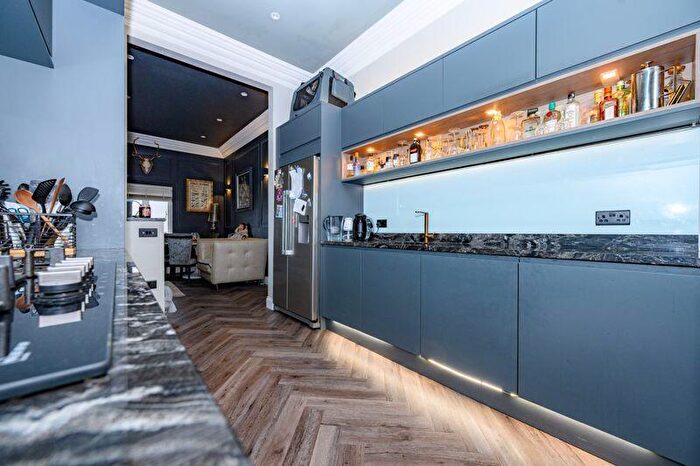 3 Bedroom Town House For Sale In Dragon Road, Hatfield, AL10