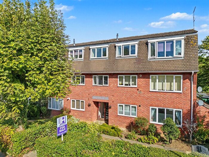 1 Bedroom Flat For Sale In , Chase Green Avenue, Enfield, EN2