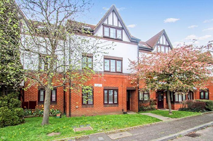 1 Bedroom Maisonette For Sale In Grovelands Close, Harrow, HA2