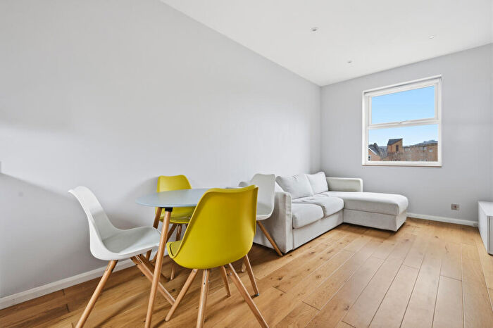 1 Bedroom Flat For Sale In Thames Circle, Canary Wharf, E14