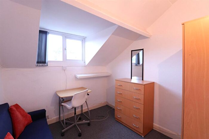 1 Bedroom Terraced House To Rent In Carlyle Road, Birmingham, B16