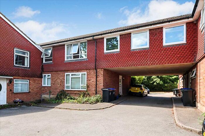 3 Bedroom Maisonette For Sale In Windsor Close, Windsor Lane, Burnham, SL1