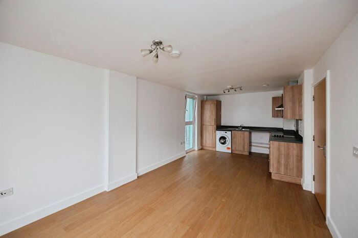 2 Bedroom Flat For Sale In Fratton Way, Southsea, PO4