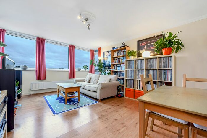 2 Bedroom Flat To Rent In Linstead Way, Southfields, SW18